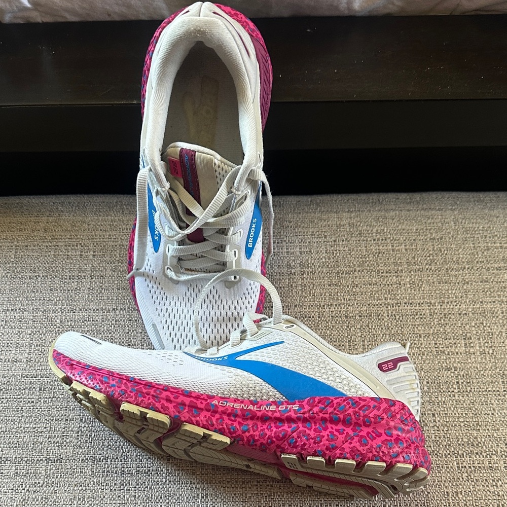 Brooks Women's Adrenaline GTS 22 White and Pink Leopard Running Shoes
